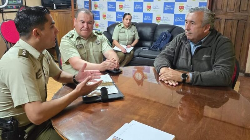 ALCALDE Y CARABINEROS