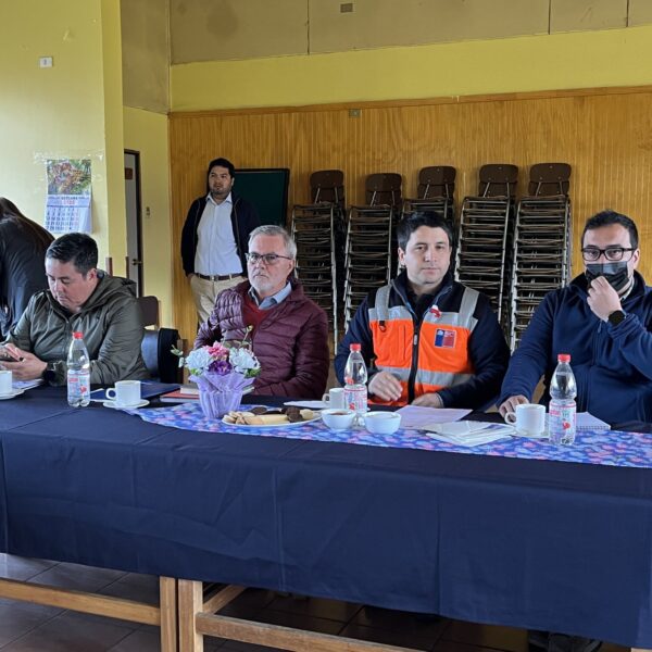 Reunion sobre trabajos en la cuesta mininco