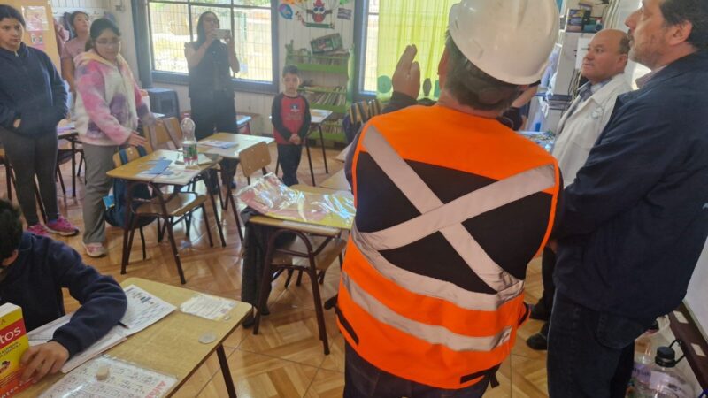 Escuela de Corcovado potencia su infraestructura eléctrica