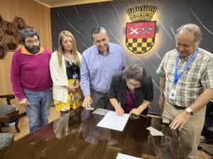 Firma de convenio GORE y Club Adulto Mayor El Huachi