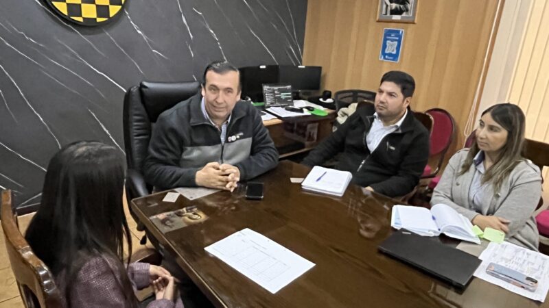 ALCALDE DE SANTA BÁRBARA RECIBE A NUEVA SEREMI DE EDUCACIÓN EN ENCUENTRO DE TRABAJO.