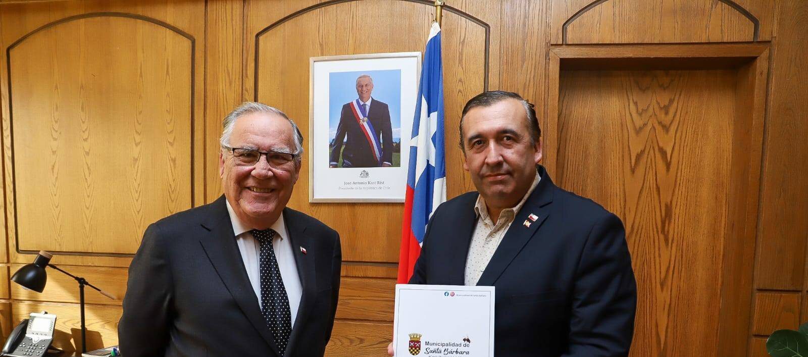 MINISTRO Y ALCALDE
