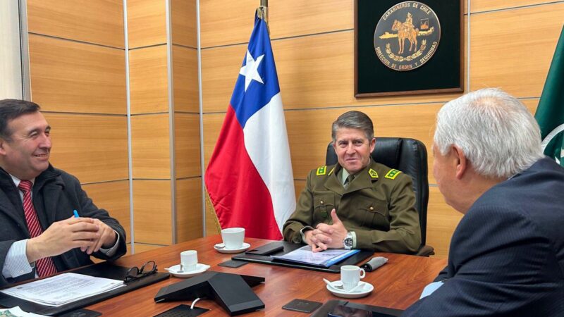 Alcalde Cristian Oses gestiona en Santiago importantes avances para fortalecer la seguridad de Santa Bárbara